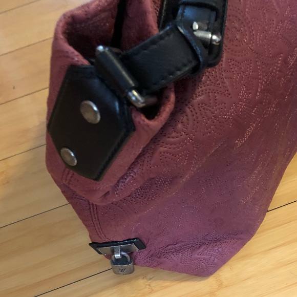LOUIS VUITTON
Antheia Hobo PM
Est. Retail $3,250 - Picture 8 of 10